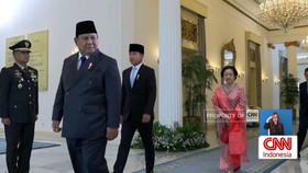 Presiden RI Prabowo Subianto menjadi inspektur di upacara hari lahir Pancasila pada Senin (1/6) di Gedung Pancasila Kementerian Luar Negeri, Jakarta.
