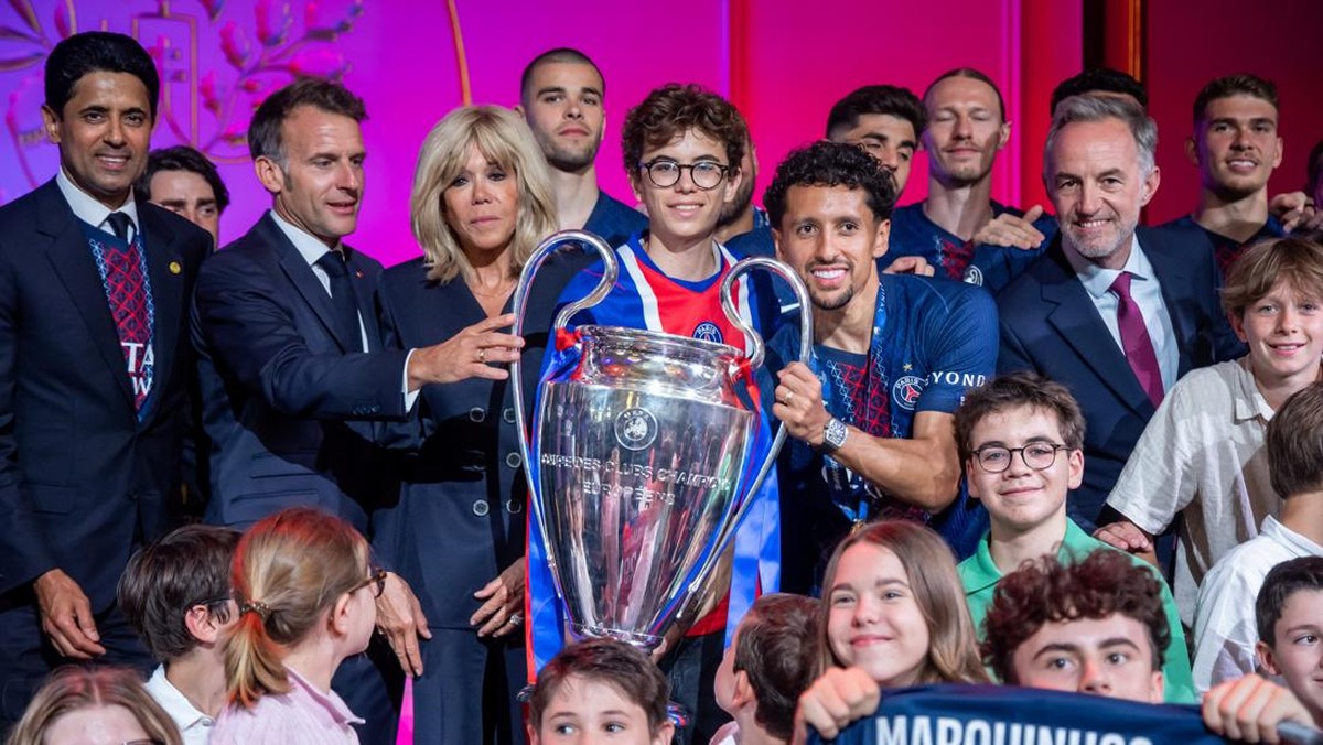 Potret Momen Macron Sambut PSG Bawa Pulang Trofi Liga Champions