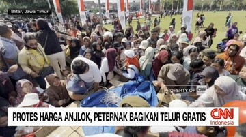 VIDEO: Protes Harga Anjlok, Peternak Bagikan Telur Gratis