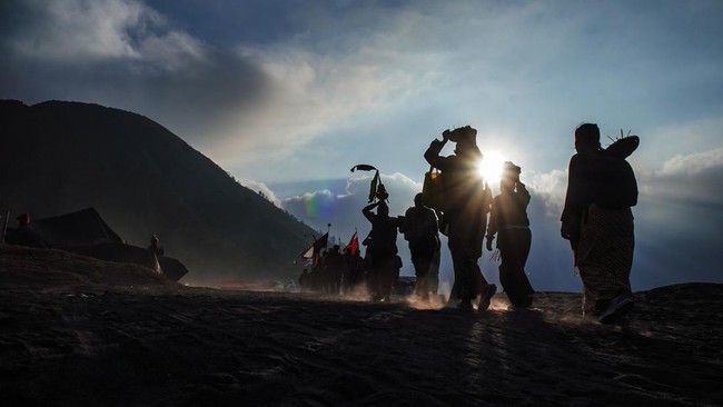 Upacara Yadnya Kasada di Gunung Bromo