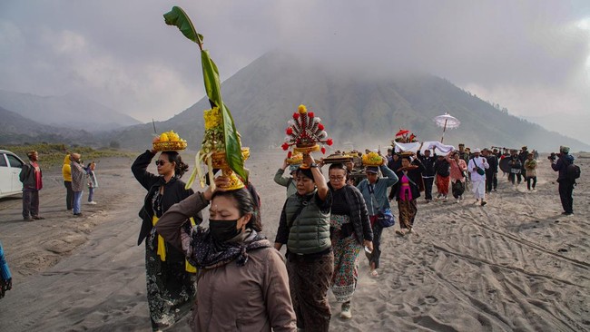 Upacara Yadnya Kasada di Gunung Bromo