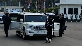 Presiden Prabowo Subianto menghadiri persemayaman Menteri Pertahanan periode 2014-2019 Ryamizard Ryacudu pada Senin (1/6).
