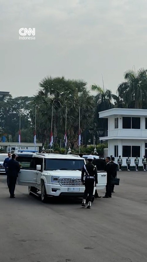 Presiden Prabowo Subianto menghadiri persemayaman Menteri Pertahanan periode 2014-2019 Ryamizard Ryacudu pada Senin (1/6).