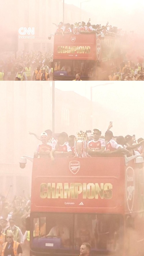 Sehari setelah kekalahan di final Liga Champions, suporter Arsenal memadati jalan-jalan di kota London pada Minggu (31/5).