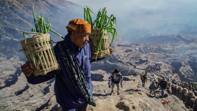 Upacara Yadnya Kasada di Gunung Bromo