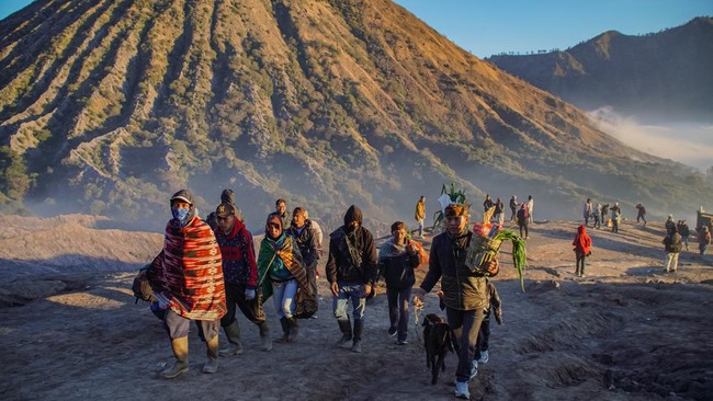 Upacara Yadnya Kasada di Gunung Bromo