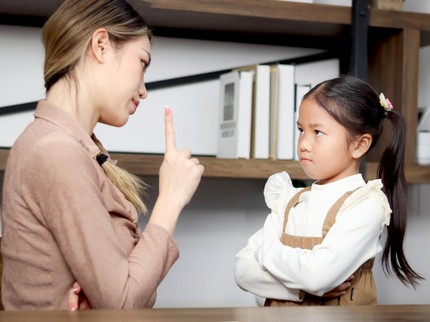 11 Kalimat Toxic Orang Tua Zaman Dulu yang Diam-Diam Melukai Mental Anak