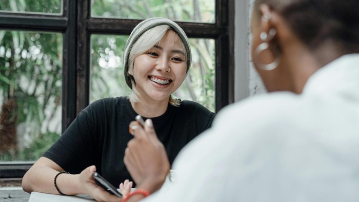 3 Cara Mengenali Orang yang Benar-benar Cerdas dari Perilakunya Sehari-hari