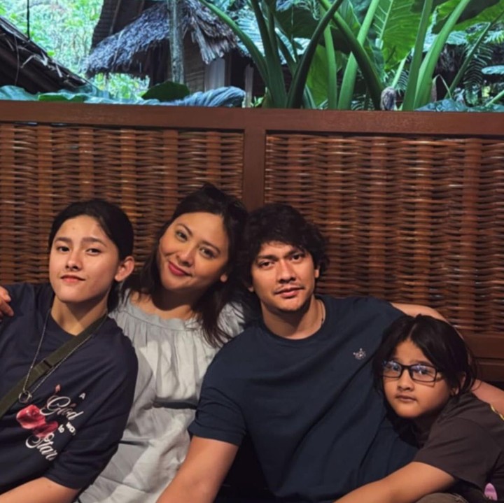 <p>Pasangan artis Audy Item dan Iko Uwais telah lama membina rumah tangga. Dari pernikahan tersebut, keduanya dikaruniai dua putri cantik yang diberi nama Atreya Syahla Putri Uwais dan Aneska Layla Putri Uwais. (Foto: Instagram @audyitem)</p>