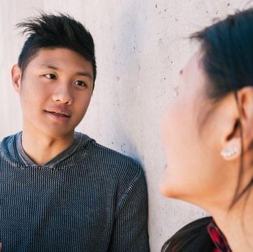 7 Sinyal Halus yang Sering Muncul Saat Seseorang Menaruh Hati Padamu