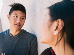 7 Sinyal Halus yang Sering Muncul Saat Seseorang Menaruh Hati Padamu