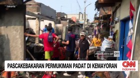 Kebakaran hebat melanda permukiman di kawasan Pasar Jiung, Kemayoran, Jakarta Pusat. Sekitar 500 kepala keluarga terdampak dalam peristiwa kebakaran tersebut.
Dan untuk mengetahui seperti apa suasana pascakebakaran di kawasan Kemayoran, sudah ada pr