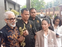 Modus Cek Kosong, Suami Bunga Zainal Rugi Rp 2,6 M dari Investasi Batubara