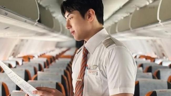 Eks Idol K-Pop Ini Ngaku Lebih Bahagia usai Banting Setir Jadi Pramugara