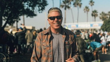 Berita Seputar Selebriti Insertlive Terkini : Pidato Dexter Holland Vokalis The Offspring yang Pukau Wisudawan University of Southern California