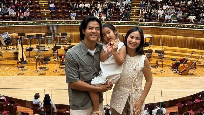 Main Hujan Bareng Anak Jadi Kenangan Indah yang Diabadikan Dion Wiyoko