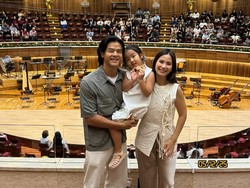 Main Hujan Bareng Anak Jadi Kenangan Indah yang Diabadikan Dion Wiyoko