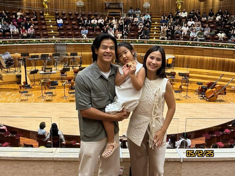 Main Hujan Bareng Anak Jadi Kenangan Indah yang Diabadikan Dion Wiyoko