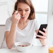 Survei: Meski 'Chronically Online', Sebagian Gen Z Berharap Media Sosial Tidak Pernah Ada! Ada Apa?