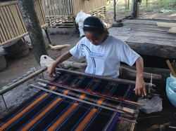 Kisah Ibu-ibu di Ende Bangkit dari KDRT Berkat Program ATENSI Kemensos