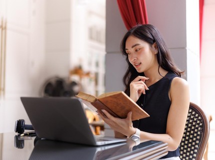 Ciri Perempuan yang Punya Pesona Langka dan Sulit Dijelaskan, Diam-diam Bikin Orang Kagum
