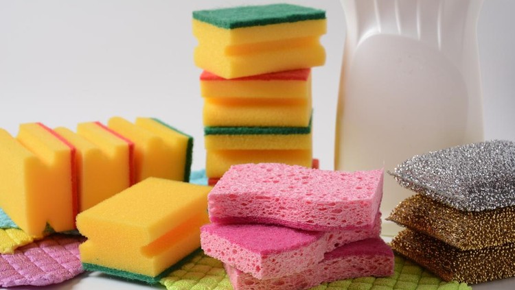 Multicolor sponges&comma; micro Fiber cleaning cloth for washing dishes and other domestic needs