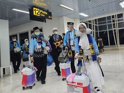 391 Jemaah Haji Kloter 1 Debarkasi Makassar Tiba di Bandara Sultan Hasanuddin