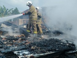 2 Rumah dan Warung Sembako di Mijen Semarang Ludes Terbakar