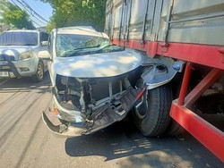 Avanza Tabrak Truk di Buleleng Saat Menyalip, 2 WNA Jadi Korban