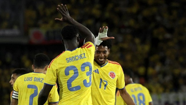 Soccer Football - International Friendly - Colombia v Costa Rica - Estadio Nemesio Camacho El Campin, Bogota, Colombia - June 1, 2026 Colombia's Davinson Sanchez celebrates scoring their first goal with Johan Mojica REUTERS/Luisa Gonzalez