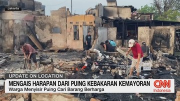 VIDEO: Mengais Harapan Dari Puing Kebakaran Kemayoran