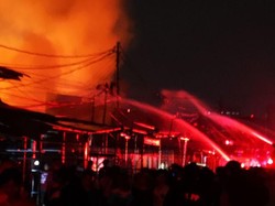 6 Warga Sesak Napas Akibat Asap Kebakaran Hebat di Kemayoran