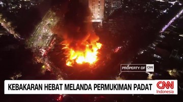 VIDEO: Penampakan Udara Kebakaran Hebat Permukiman Padat di Kemayoran