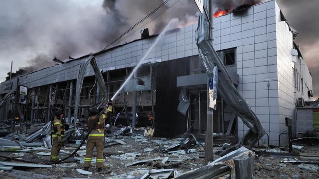 Firefighters work at a car dealership damaged during Russian missile and drone strikes, amid Russia's attack on Ukraine, in Kyiv, Ukraine, June 2, 2026. REUTERS/Thomas Peter