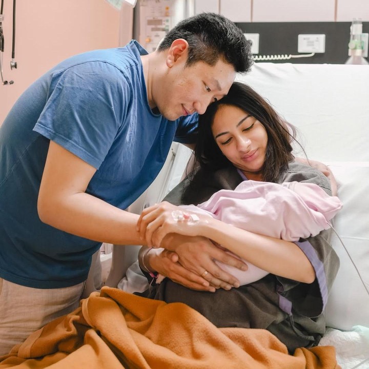 <p>Kabar bahagia datang dari selegram dan content creator Shabrina Adfi. Perempuan berdarah Arab ini baru saja melahirkan anak pertamanya, Bunda. Melalui unggahan di Instagram, Shabrina membagikan momen persalinan pertamanya yang penuh haru ke publik. (Foto: Instagram @shabrinaadfi)</p>