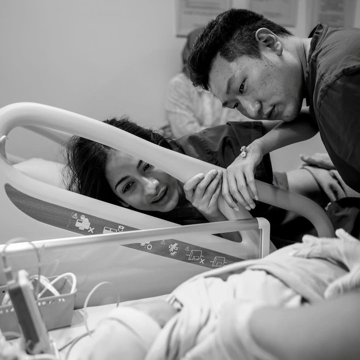 <p>Shabrina melahirkan anak pertama berjenis kelamin perempuan pada 30 Mei 2026. Anak pertama Shabrina ini diberi nama Sharleen Elina Stanley, atau akrab dipanggil Baby Archin. "Sharleen elina stanley. Akhirnya ketemu juga, Baby Archin ini," tulisnya di unggahan. (Foto: Instagram @shabrinaadfi)</p>