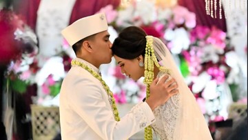 Update Informasi Selebriti InsertLive : Kabar Bahagia! Pasangan Atlet Voli Indonesia Shella Bernadetha dan Rakha Abhinaya Resmi Menikah