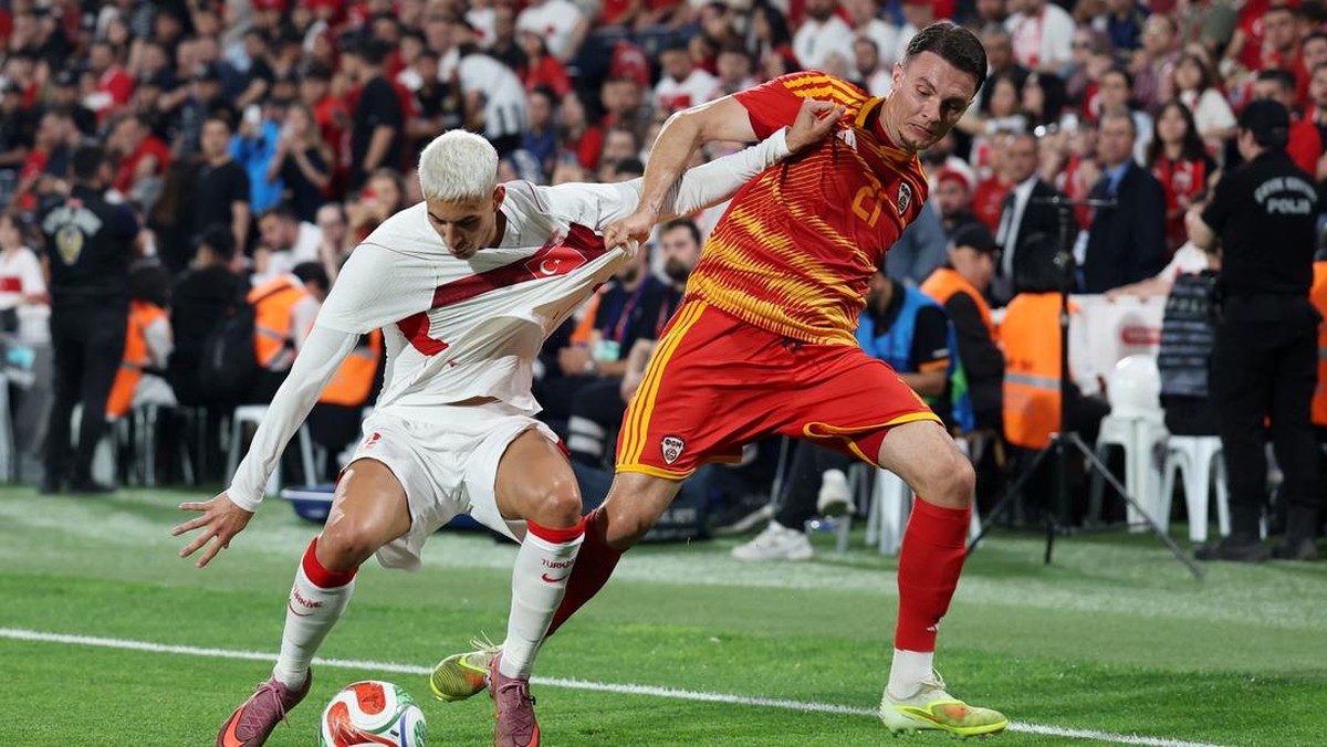 Soccer Football - International Friendly - Turkey v North Macedonia - Sukru Saracoglu Stadium, Istanbul, Turkey - June 1, 2026 Turkey's Mert Muldur in action with North Macedonia's Jani Atanasov REUTERS/Umit Bektas