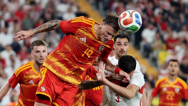 Soccer Football - International Friendly - Turkey v North Macedonia - Sukru Saracoglu Stadium, Istanbul, Turkey - June 1, 2026 North Macedonia's Milan Ristovski in action with Turkey's Merih Demiral REUTERS/Umit Bektas