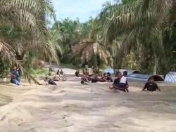 Warga Keluhkan Tanggul Jebol Sebabkan Banjir di Tapsel Tak Kunjung Diperbaiki
