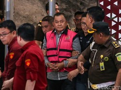 Isi Garasi Sony Sonjaya dan Lodewyk Pusung Tersangka Korupsi MBG