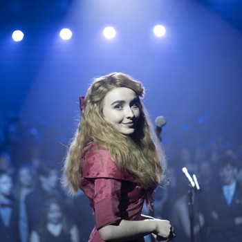 5 Rekomendasi Film dan Serial yang Dibintangi Sabrina Carpenter, Wajib Masuk Watchlist!