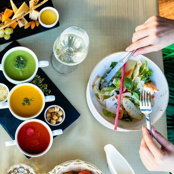 5 Zodiak yang Hobinya Pergi Kulineran
