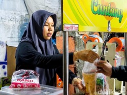 Manisnya Es Cuntang dan Mimpi Besar Ainun di Karawang