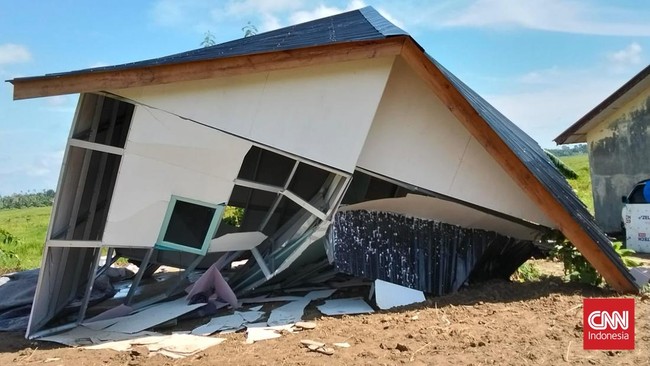 Angin kencang yang melanda Kabupaten Aceh Utara, Aceh, menyebabkan 58 unit hunian sementara (huntara) rusak di Kecamatan Langkahan.