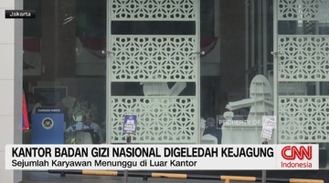 VIDEO: Kejagung Geledah Kantor BGN, Pegawai Menunggu di Luar Gedung