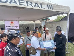 CT Arsa dan Koarmada Beri Bantuan ke Korban Kebakaran Kemayoran