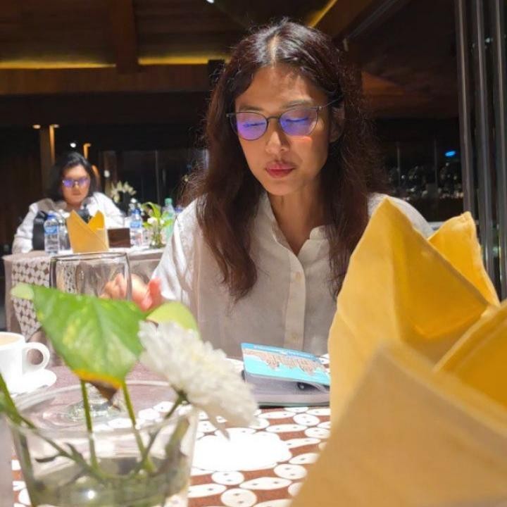<p>Momen tersebut dibagikan langsung oleh Dian Sastrowardoyo bersama Adinia Wirasti dan&nbsp;Sissy&nbsp;Prescillia. &ldquo;Dan tiba-tiba kita ketemu semua di sini, ternyata kita bertiga di Jogja,&rdquo; ujar Dian, dikutip dari laman Instagram <em>@therealdisastr,</em> Rabu (3/6/2026).&nbsp;(Foto: Instagram @therealdisastr)</p>