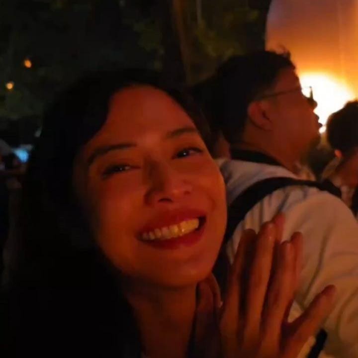 <p>Momen tersebut pun membangkitkan nostalgia para penonton yang berharap ada film <em>AADC 3, </em>Bunda. &ldquo;Please lah AADC 3 biar kita mengenang nya jadi Trilogi yg indah,&rdquo; tulis akun <em>@dhita.ang****.</em> &ldquo;Apakah ini pertanda sekuel <em>AADC 3</em>?&rdquo; tulis akun <em>@bim_****.&nbsp;</em>(Foto: Instagram @therealdisastr)</p>