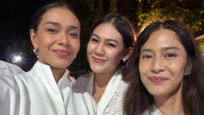 Terpopuler: Momen Pemain AADC Reunian di Borobudur